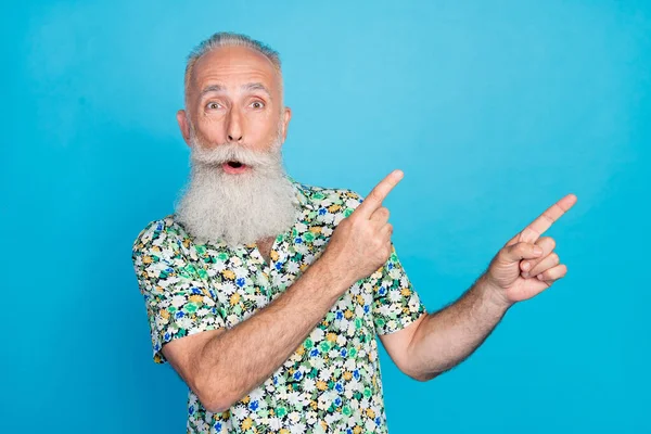 Foto Atractivo Divertido Abuelo Viejo Hombre Usar Camisa Estilo Tropical — Foto de Stock