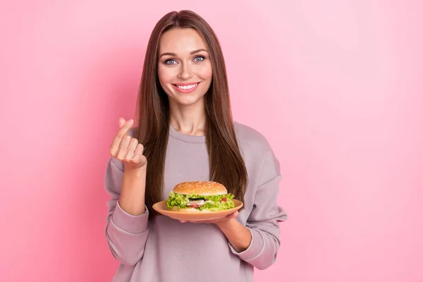Portré Pozitív Szép Személy Tartsa Burger Kar Ujjak Mutatják Koreai — Stock Fotó