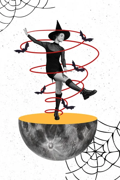 興奮した屈託のない魔女の女の子の垂直コラージュイメージ黒白効果ダンス半月飛行バット塗装クモの巣は創造的な背景に孤立 — ストック写真