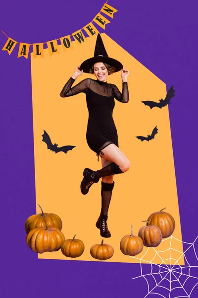 興奮した肯定的な魔女の女の子ダンス手タッチコーン帽子カボチャ野菜飛行コウモリハロウィンフラグクモの巣の垂直コラージュ肖像画 — ストック写真
