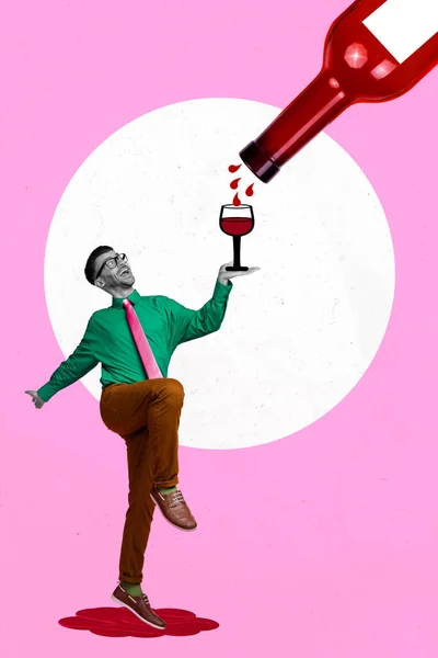 재미있는 콜라주 포스터 포스터 남자의 배경에서 분리되어 맛있는 와인큰 수있다 — 스톡 사진
