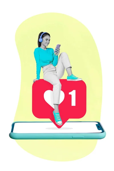 クリエイティブな写真3Dコラージュポスター絵葉書アートワークの女の子座って大きな電話ブラウジング電報Facebookの背景を描く上で孤立 — ストック写真