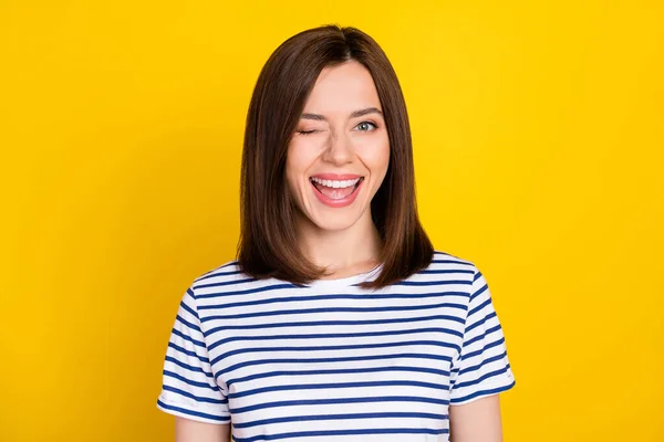 Foto Retrato Agradável Jovem Mulher Animado Piscadela Sorriso Bom Humor — Fotografia de Stock