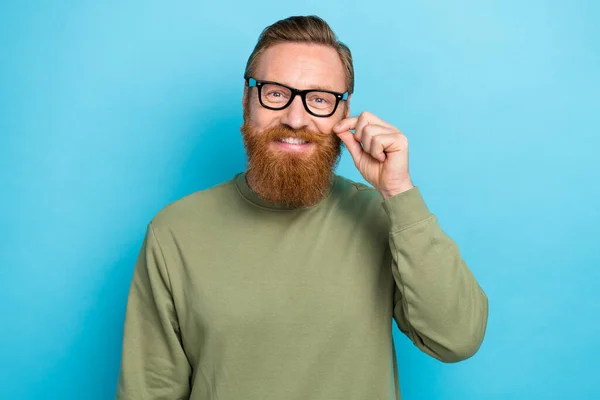 Kızıl Saçlı Yakışıklı Komik Bir Adamın Fotoğrafı Haki Rengi Uzun — Stok fotoğraf