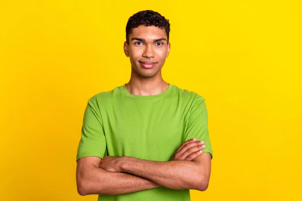 Foto Giovane Bello Attraente Ragazzo Positivo Fiducioso Mani Piegate Professionista — Foto Stock