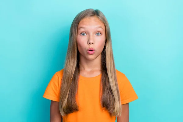 Närbild Foto Förvånade Citat Trevlig Flicka Bära Orange Trendiga Outfit — Stockfoto