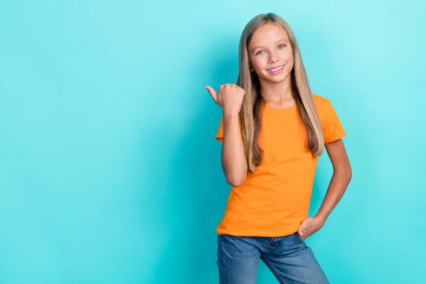 Fotografie Mladého Uvolněné Sebevědomé Dívka Nosit Oranžové Tričko Dát Ruční — Stock fotografie