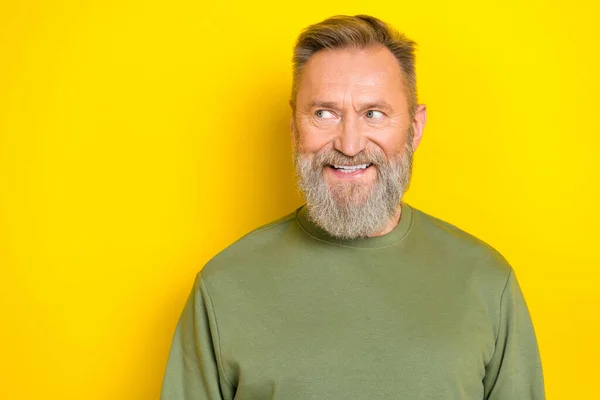 Photo Dreamy Handsome Man Pensioner Dressed Green Pullover Looking Empty — Stock Photo, Image