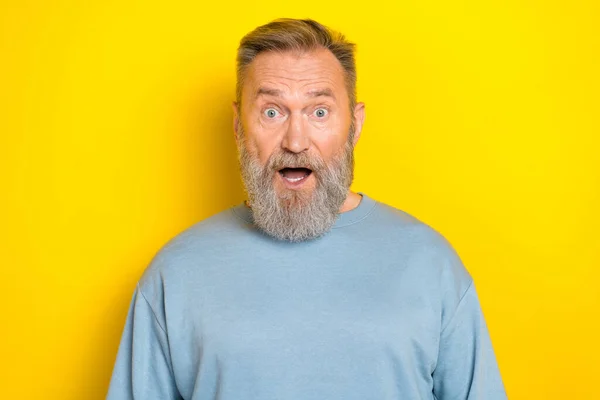 Photo Funky Excited Retired Guy Wear Blue Sweater Big Eyes — Stock Photo, Image