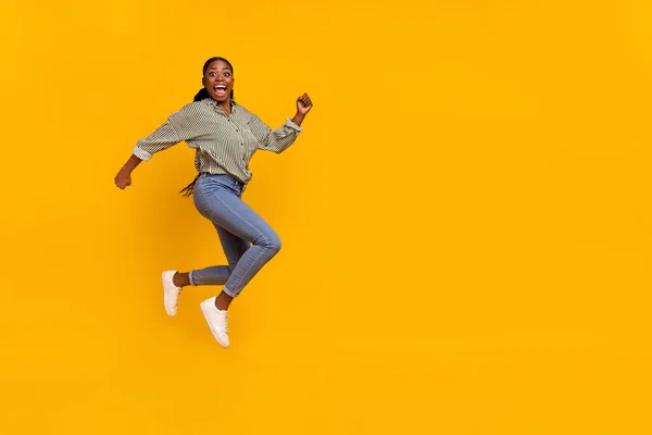 Foto Perfil Tamanho Completo Esportivo Energético Senhora Pressa Pressa Rapidamente — Fotografia de Stock