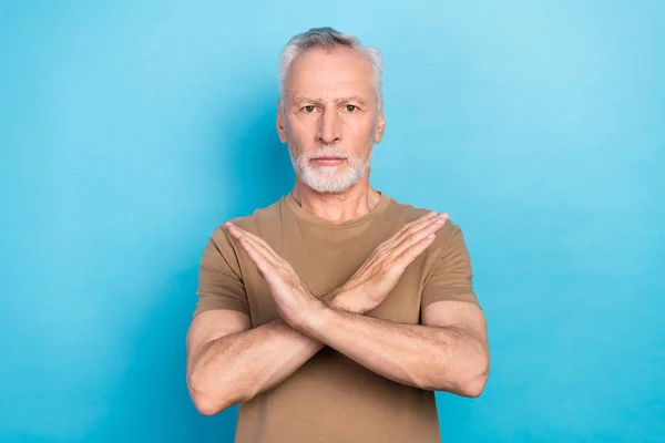 Retrato Hombre Mayor Viril Confiado Cara Tranquila Dos Brazos Cruzados — Foto de Stock