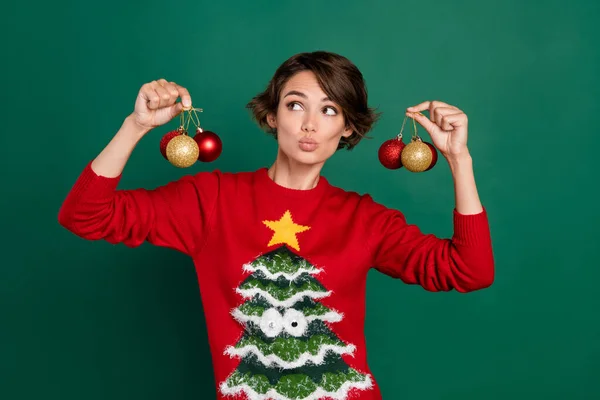 Photo Dreamy Sweet Lady Wear Red Sweater Holding Decorative Balls — Stock Photo, Image