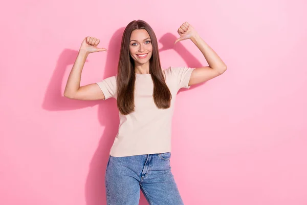 Foto Giovane Adorabile Donna Attraente Marrone Capelli Lunghi Sorriso Positivo — Foto Stock