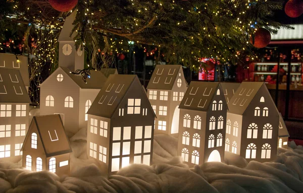 Little Toy Christmas Houses Burning Light Background Christmas Tree — Fotografia de Stock
