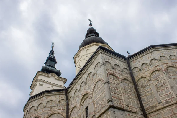 Православный Монастырь Сербском Национальном Парке Фрушка Гора Пасмурный Летний День — стоковое фото