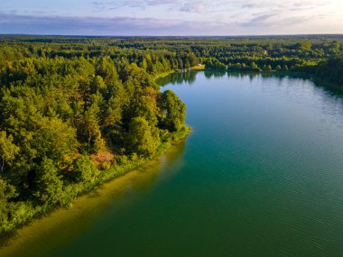 Wdzydze Gölü 'nde gün doğumu