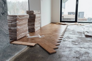 Ringa kemiği parketini evde bırakıyor.