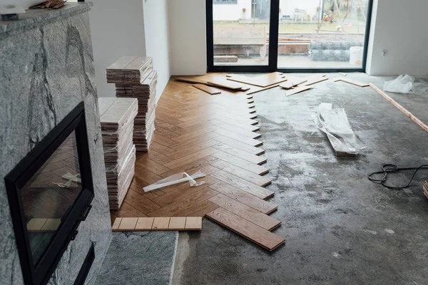 Ringa kemiği parketini evde bırakıyor.