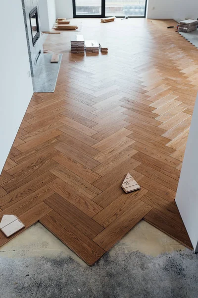 Ringa kemiği parketini evde bırakıyor.