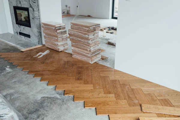 Ringa kemiği parketini evde bırakıyor.