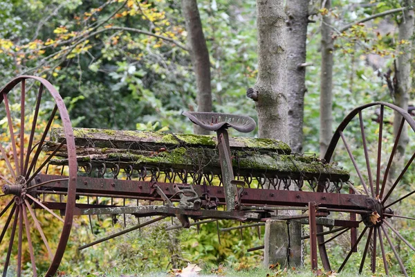 Decaying Old Farm Machine Plow Edge Grown Meadow — Stock Photo, Image