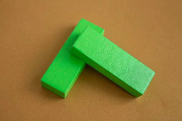 Zelené Dřevěné Bloky Horní Pohled Zelené Dřevěné Bloky Izolované Karamelovém — Stock fotografie