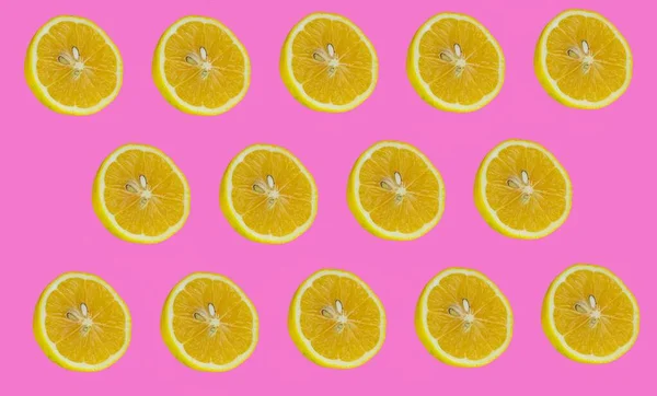 Шаблон Ломтиков Лимона Вид Сверху Ломтики Лимона Изолирован Розовом Фоне — стоковое фото