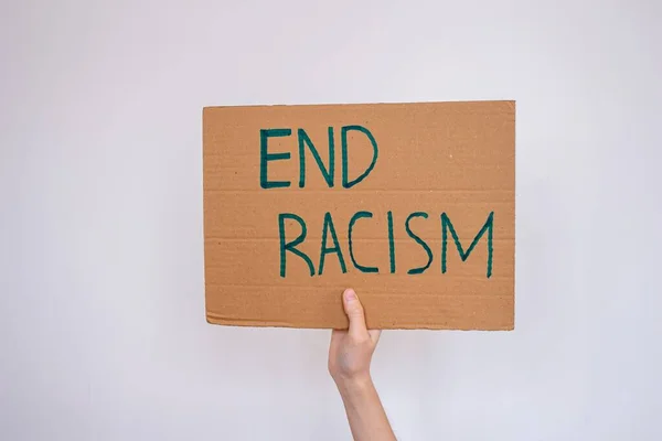 Hand Holding Cardboard End Racism Inscription Gray Wall Background Woman — Stock Photo, Image