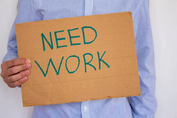 Homem Desempregado Segurando Placa Sinalização Com Inscrição Need Trabalho Conceito — Fotografia de Stock