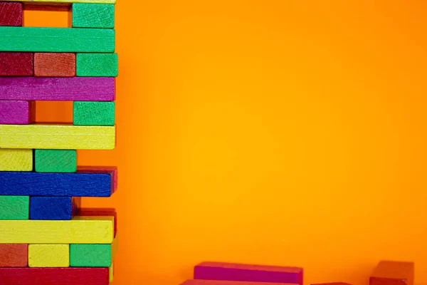 Bloques Madera Torre Juego Aislados Sobre Fondo Naranja Con Espacio —  Fotos de Stock