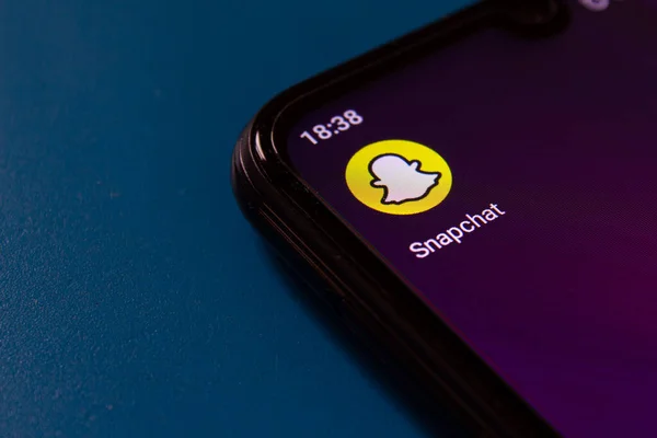 Иконка Мобильного Приложения Snapchat Экране Смартфона Популярное Приложение Социальных Сетей — стоковое фото