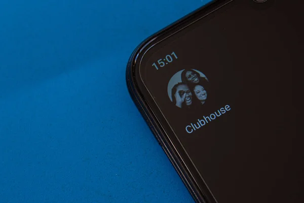 Значок Мобильного Приложения Clubhouse Экране Смартфона Популярное Приложение Социальных Сетей — стоковое фото