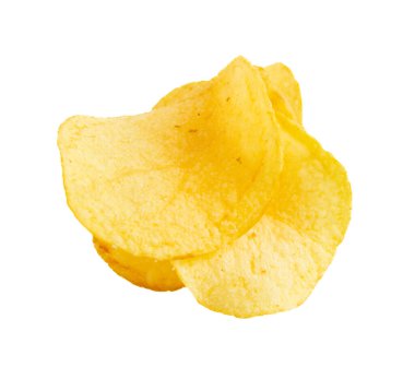 Patates cipsi ya da cips. Beyaz arka planda izole edilmiş patates cipslerinin yakın plan fotoğrafı. Sağlıksız atıştırmalıklar.