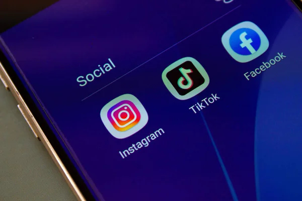 Aplicaciones Redes Sociales Instagram Tiktok Facebook Iconos Pantalla Del Teléfono —  Fotos de Stock