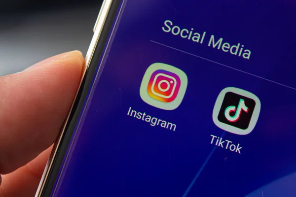 Instagram Tiktok Iconos Aplicación Pantalla Del Teléfono Inteligente Aplicaciones Populares —  Fotos de Stock