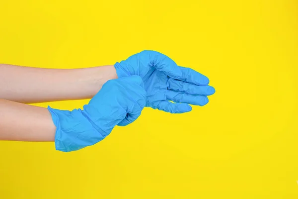 Woman Wearing Surgical Gloves Isolated Yellow Background Doctor Nurse Wearing — Stock Photo, Image