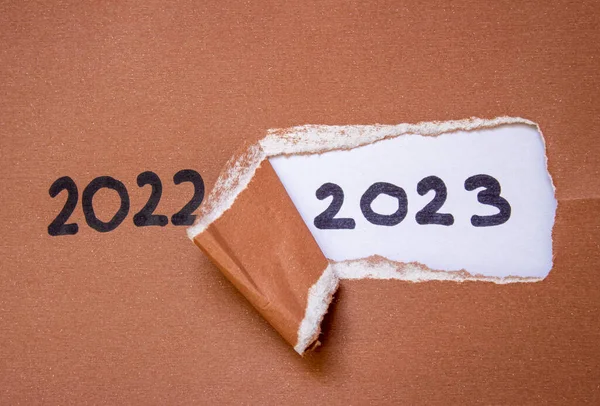 Yeni yıl 2023 geliyor konsepti. 2022, 2023 yılına döndü..