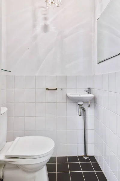 Piccola toilette pulita — Foto Stock