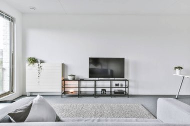 Geniş oturma odası.