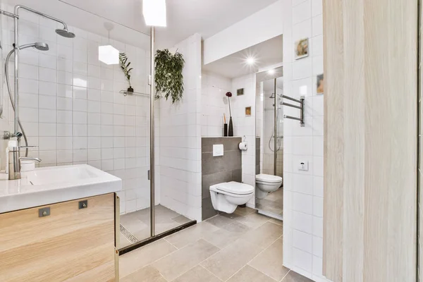 작은 깨끗 한 화장실 — 스톡 사진