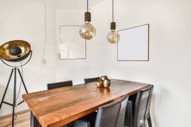 Güzel yemek odası.