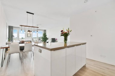 Güzel yemek odası.