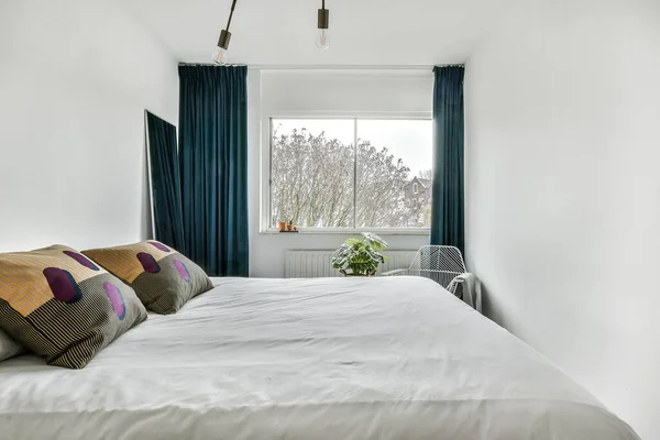 Дизайн роскошной спальни — стоковое фото