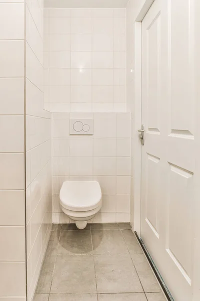 小さな清潔なトイレ — ストック写真