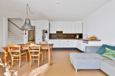 Güzel yemek odası.