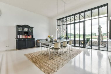 Güzel yemek odası.