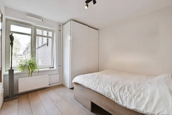 Rahat konforlu yatak odası — Stok fotoğraf