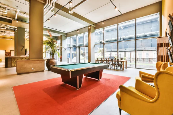 Bir binanın içinde.