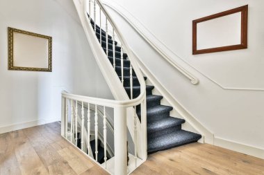 Lüks merdiven salonu.