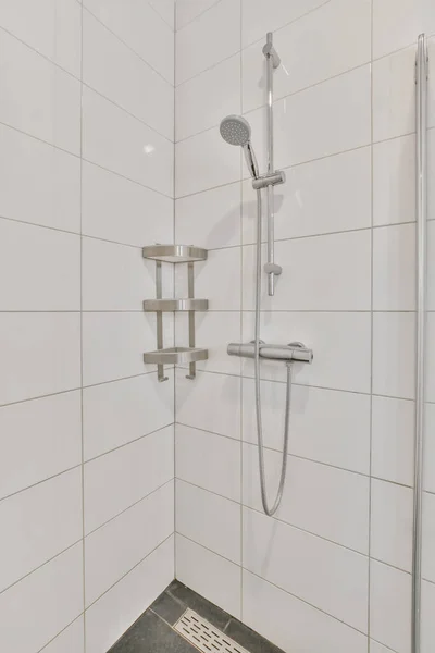 Elegante doccia alta — Foto Stock